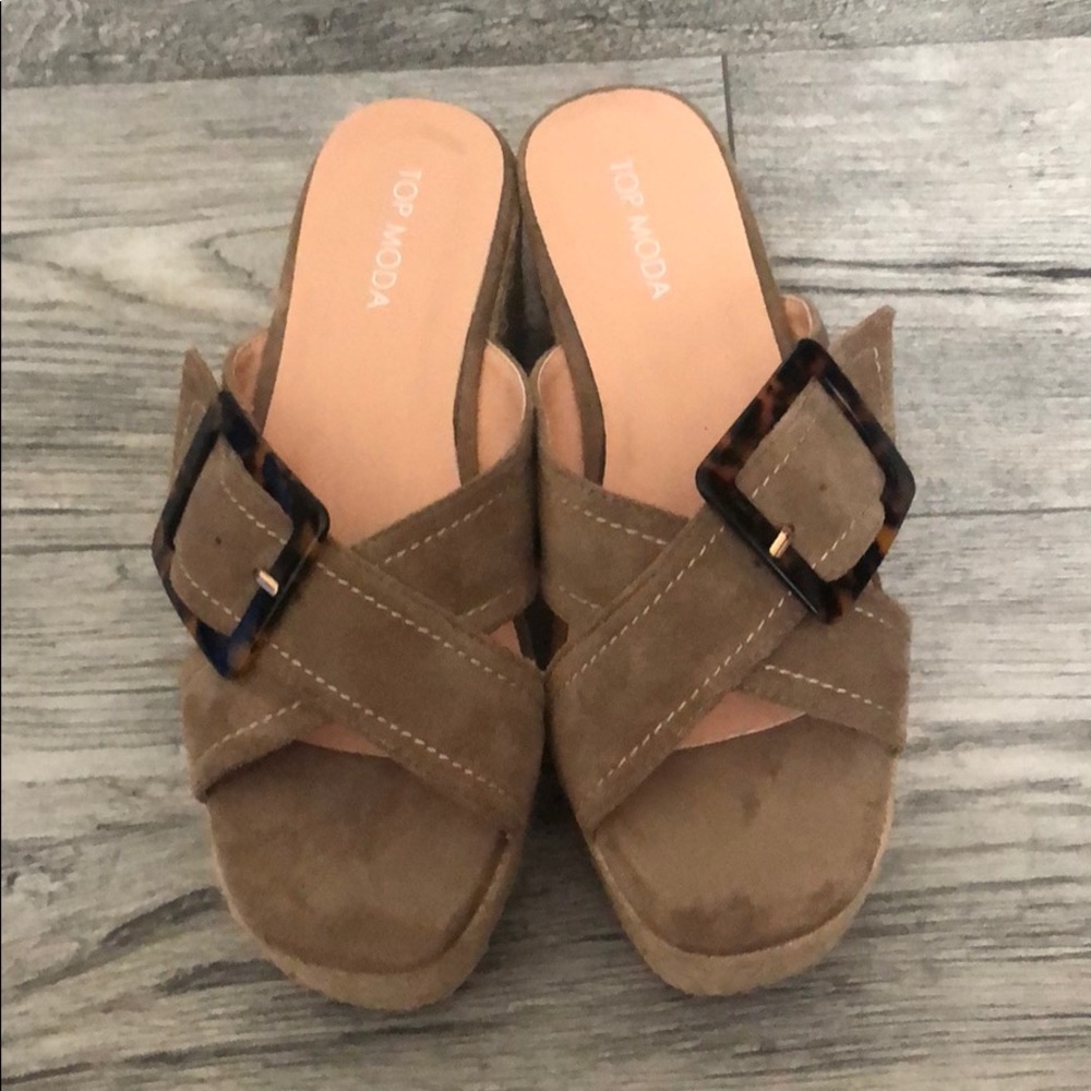 Miss Lola platform sandal taupe size 6.5